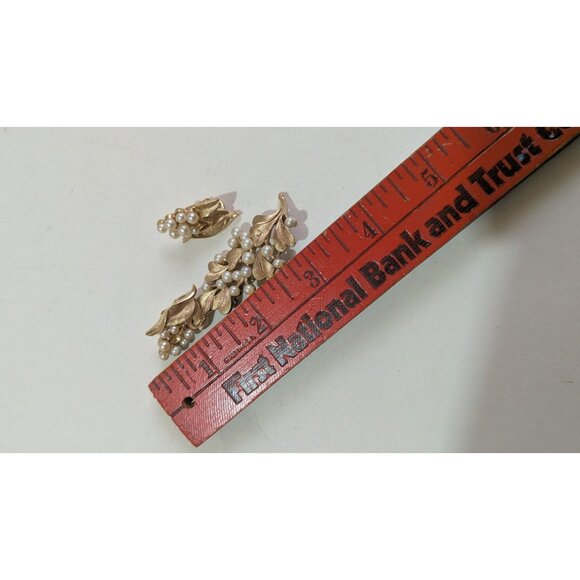 vintage Crown Trifari Gold-Tone Brooch Clip On Earrings Set Faux Pearls - Picture 8 of 9